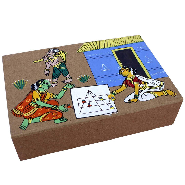 Pulimeka aus Rohseide in einer 500 Jahre alten handbemalten Cheriyal-Box, selten und exklusiv – Braun