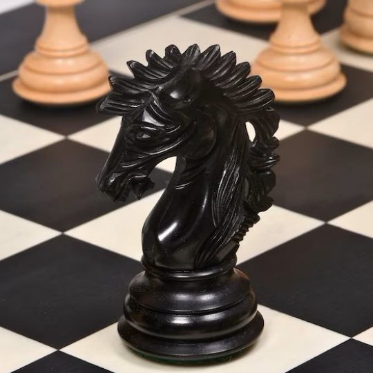 The Ruffian American Series Staunton dreifach gewichtete Schachfiguren aus ebonisiertem Buchsbaum / Buchsbaum – 4,8 Zoll King