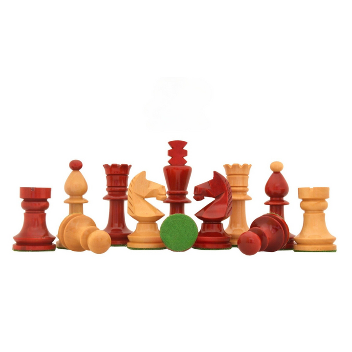 Pièces d'échecs du tournoi national hongrois roumain reproduites et peintes