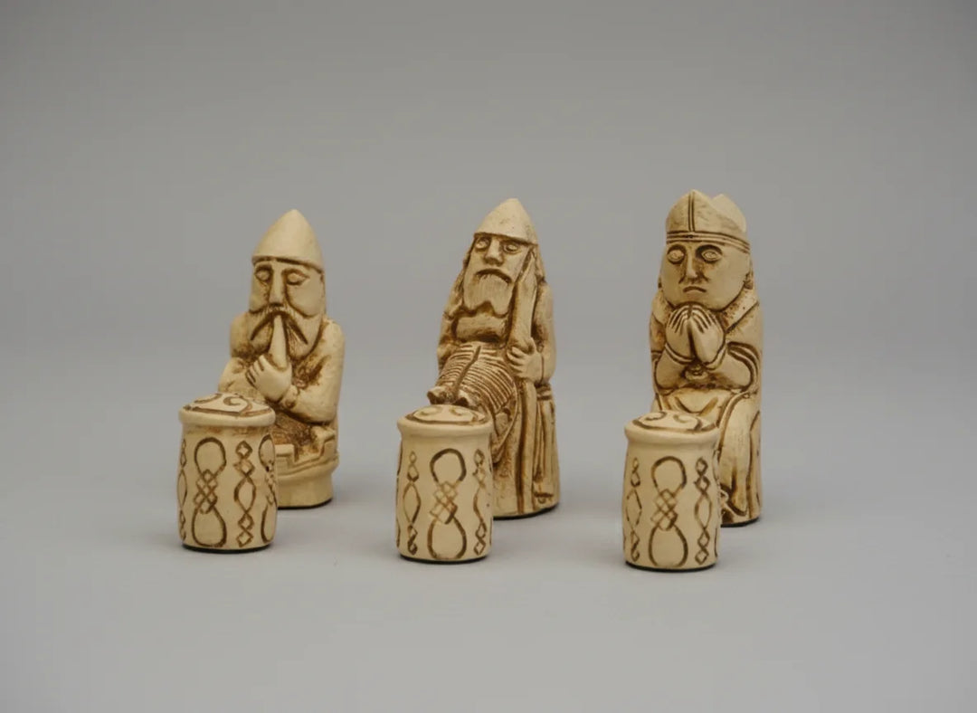 Medieval Chess Pieces-Berkeley Themed Chessmen -Cardinal Red - Chess'n'Boards