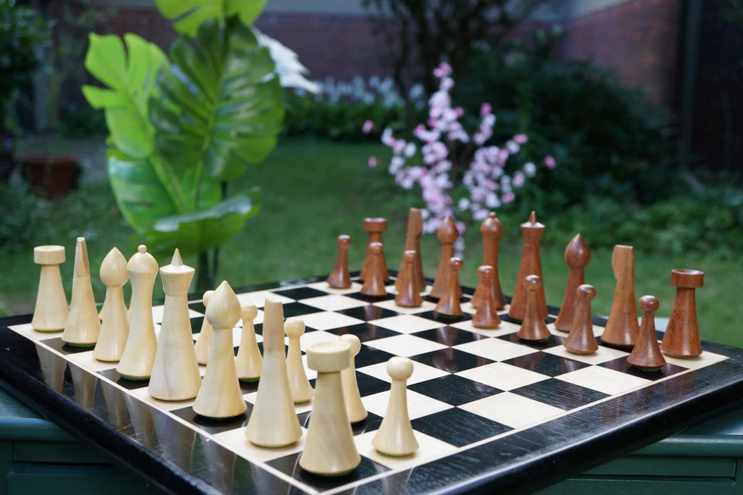 Minimalist Style Hermann Ohme Modern Chess set in Budrosewood and Boxw