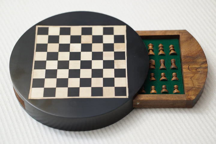 Magnetisches Schachbrett und Box aus Ebenholz mit runder Schublade, Durchmesser 9 Zoll, mit deutschen Ritter- und Staunton-Schachfiguren