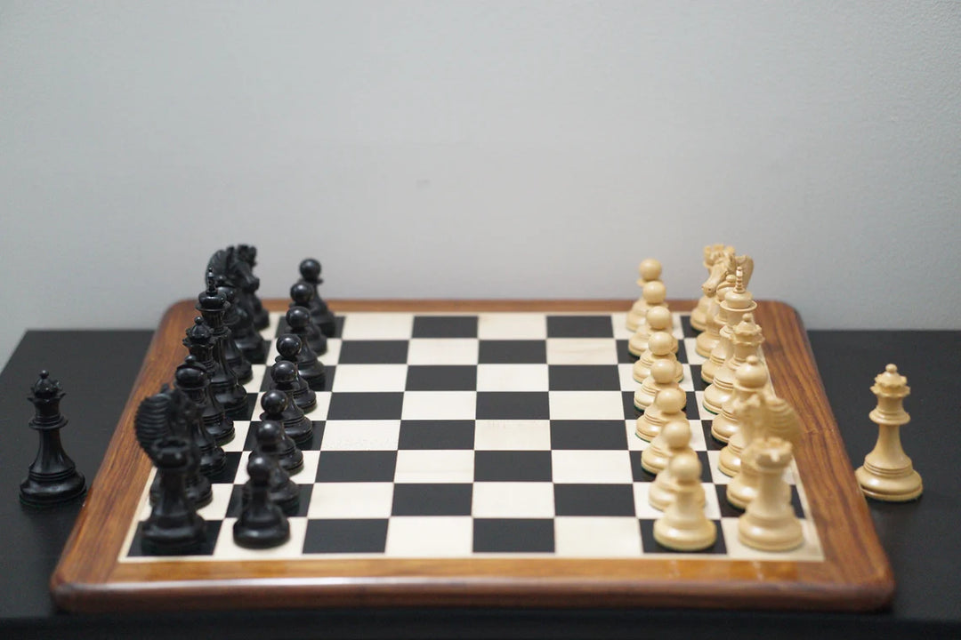Jeu d'échecs combiné | Pièces d'échecs lestées King's Bridle de la série Copenhagen reproduites en bois d'ébène avec planche en ébène