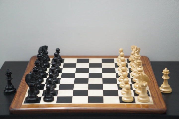 Jeu d'échecs combiné | Pièces d'échecs lestées King's Bridle de la série Copenhagen reproduites en bois d'ébène avec planche en ébène