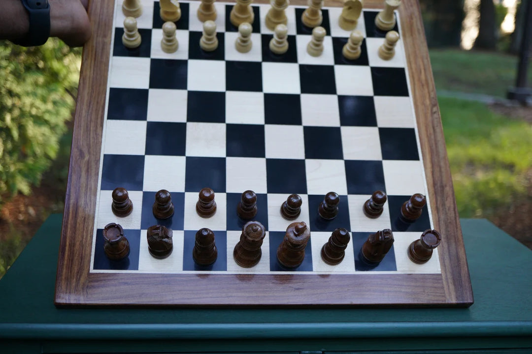 Échiquier plat magnétique avec pièces d'échecs de chevalier allemand Sheesham et un étui en similicuir