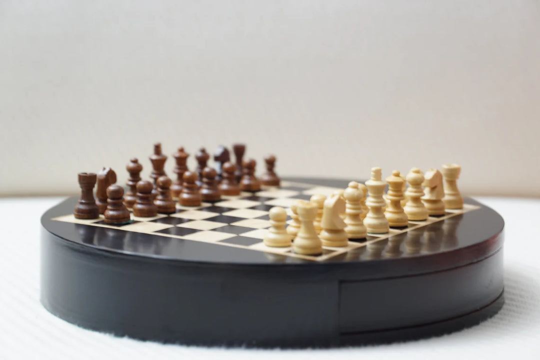 Magnetic Round Drawer Ebony Chess set