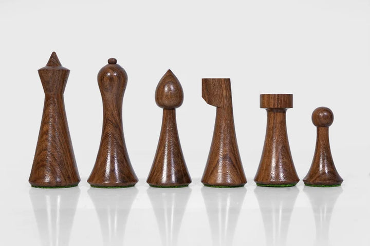 Reproduzierte gewichtete Schachfiguren im Hermann-Ohme-/Minimalistischen Stil