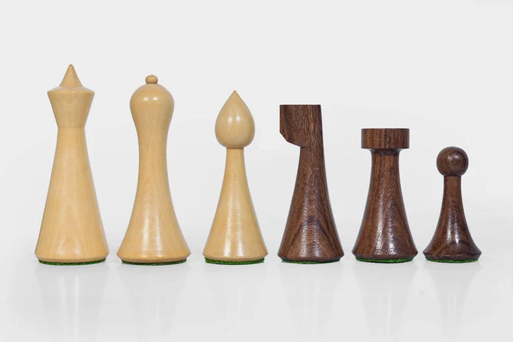 Reproduzierte gewichtete Schachfiguren im Hermann-Ohme-/Minimalistischen Stil